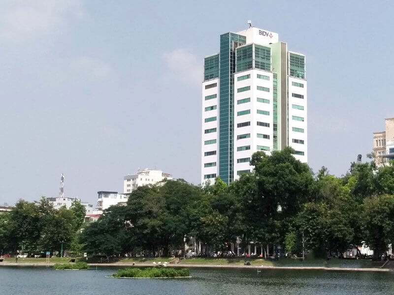 Tòa nhà có view nhìn ra hồ Thiền Quang